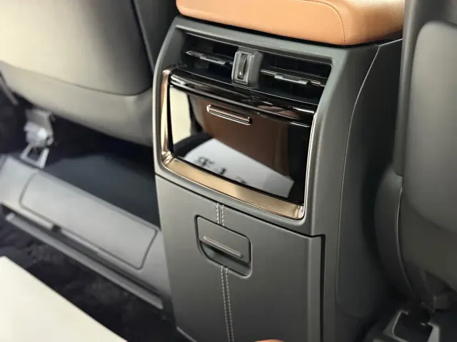 Toyota Alphard — Фото автомобиля 21