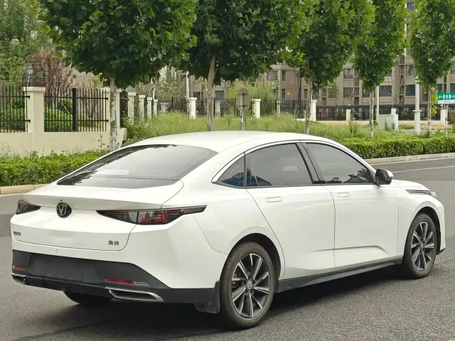Changan Eado — Фото автомобиля 10