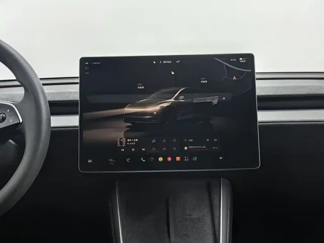 Tesla Model Y — Фото автомобиля 12