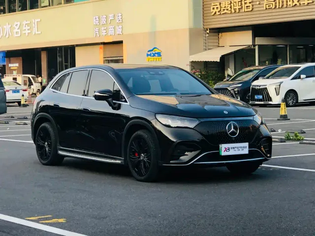 Mercedes-Benz EQE SUV — Фото автомобиля 3