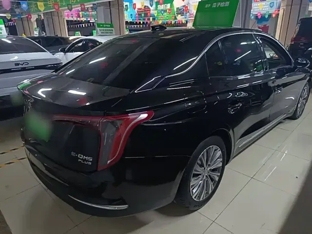 Hongqi E-QM5 — Фото автомобиля 6