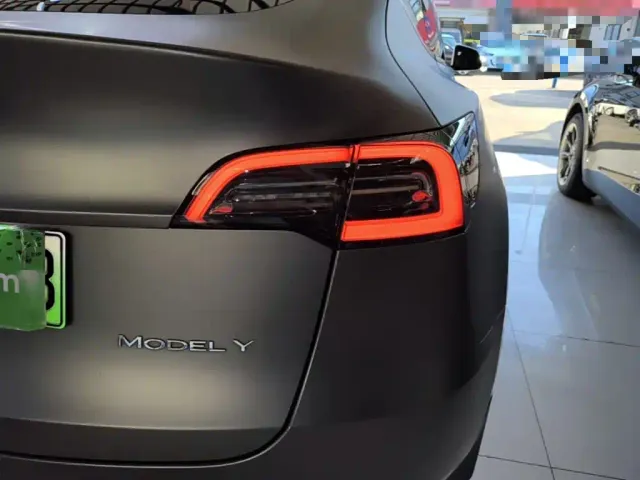 Tesla Model Y — Фото автомобиля 7