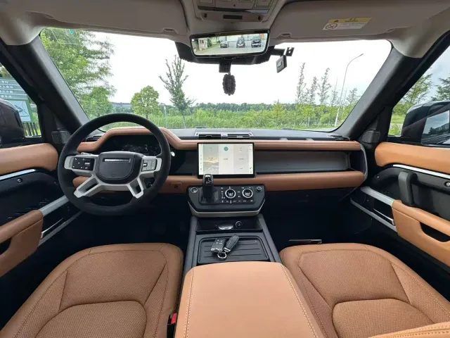 Land Rover Defender — Фото автомобиля 5
