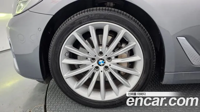 BMW 5 Series G30 — Фото автомобиля 5