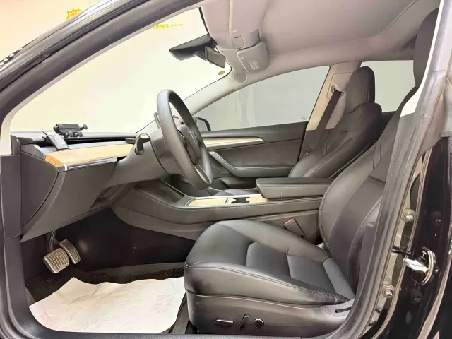 Tesla Model 3 — Фото автомобиля 6