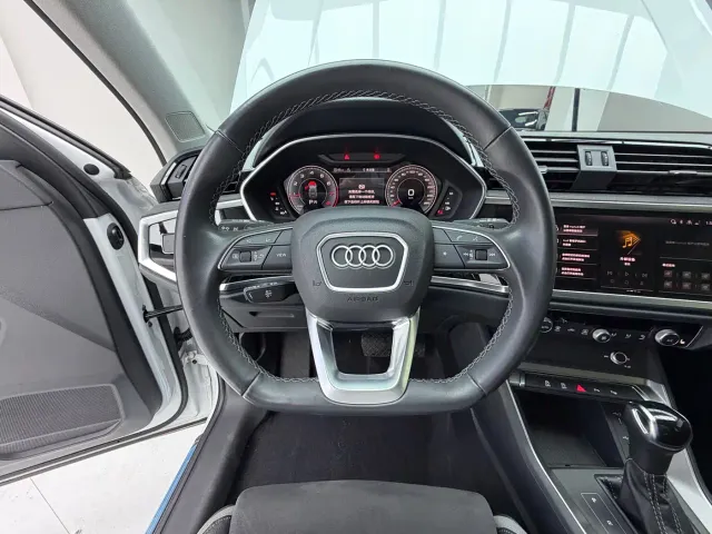 Audi Q3 — Фото автомобиля 10