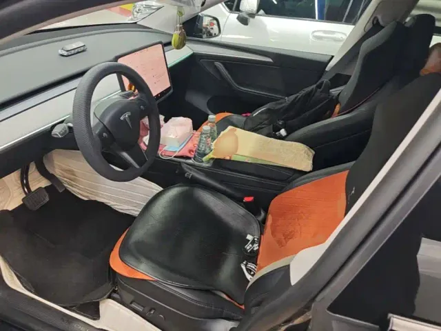 Tesla Model Y — Фото автомобиля 14