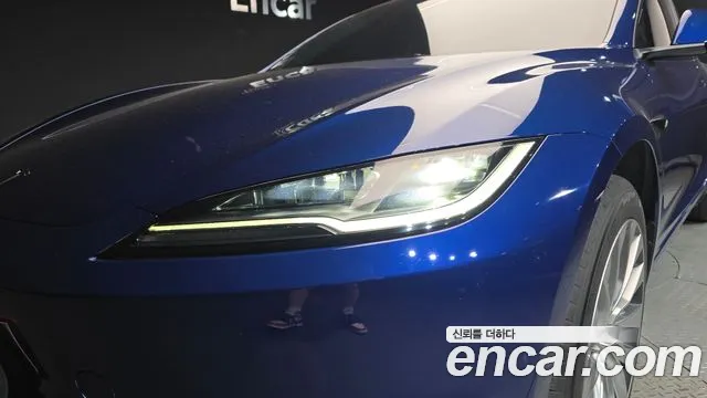 Tesla Model 3 — Фото автомобиля 22