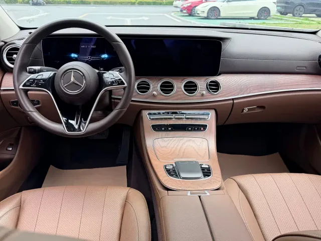 Mercedes-Benz E-Class — Фото автомобиля 12