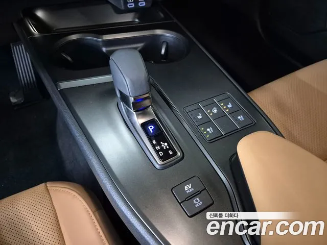 Lexus UX UX300h — Фото автомобиля 9