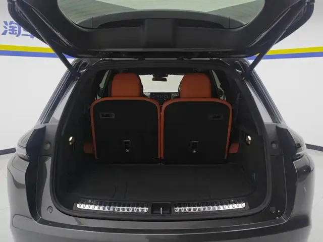 Li Auto L8 — Фото автомобиля 4