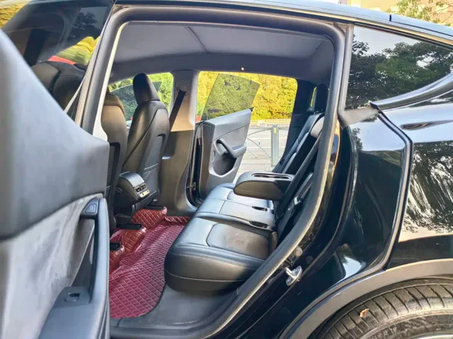 Tesla Model Y — Фото автомобиля 14