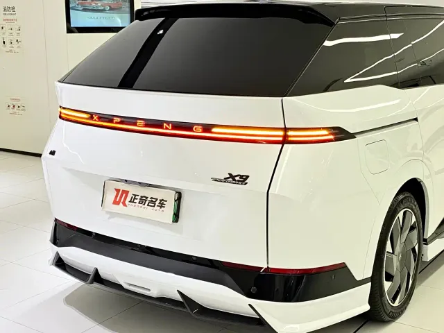 Xpeng X9 — Фото автомобиля 8