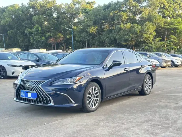 Фотография автомобиля — Lexus ES