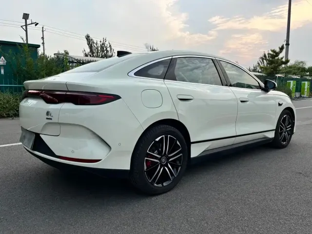 BYD Qin L — Фото автомобиля 4