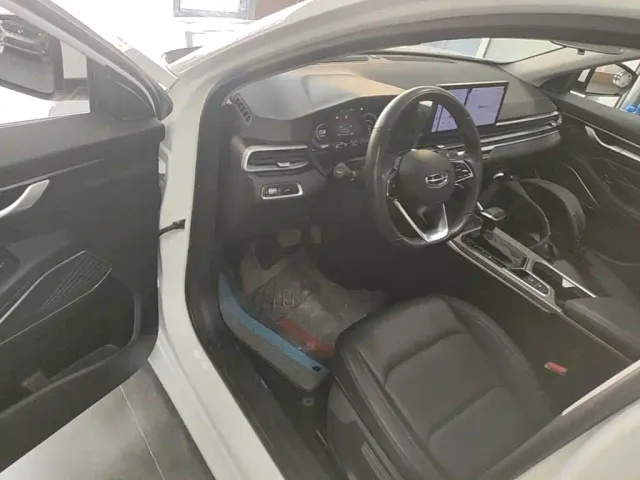 Geely Emgrand — Фото автомобиля 15