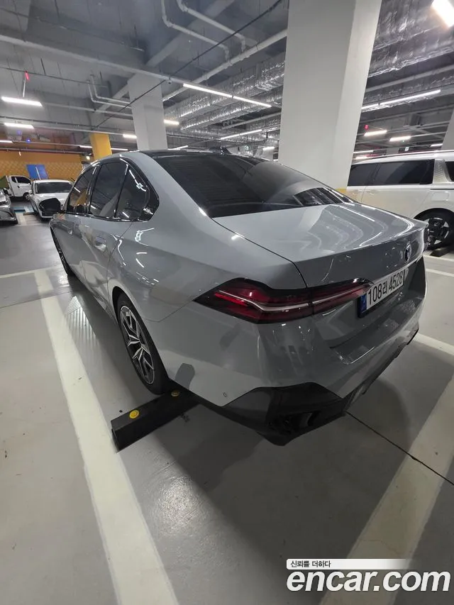 BMW 5 Series G60 — Фото автомобиля 13