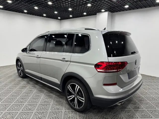 Volkswagen Touran — Фото автомобиля 9