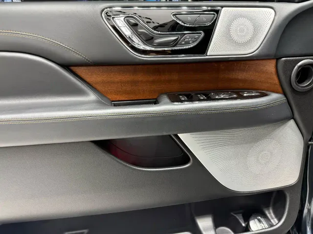 Lincoln Navigator — Фото автомобиля 12