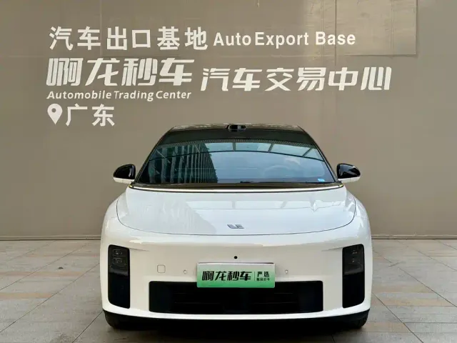 Li Auto Li Auto i6 2025 2WD Base Model — Фото автомобиля 2