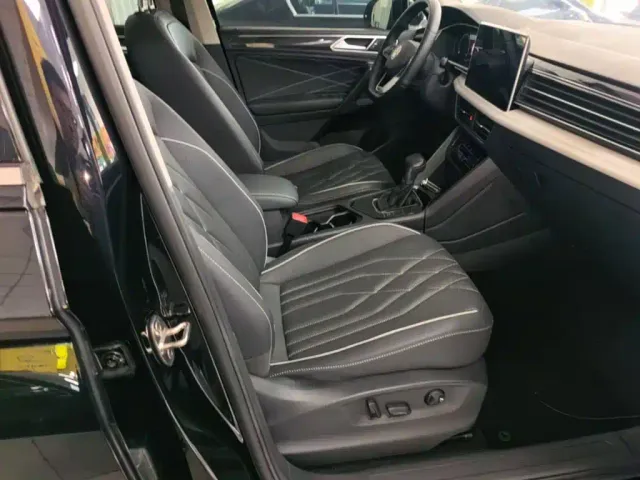 Volkswagen Tiguan L — Фото автомобиля 24