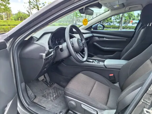 Mazda Axela — Фото автомобиля 4