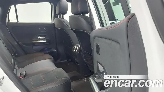 Mercedes-Benz EQA — Фото автомобиля 10