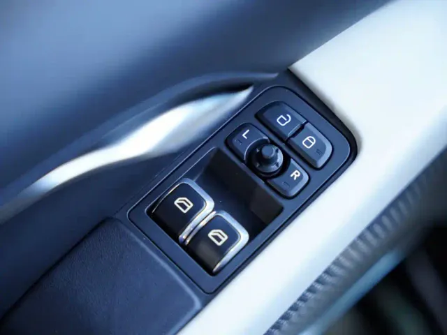 Lotus Emira — Фото автомобиля 18