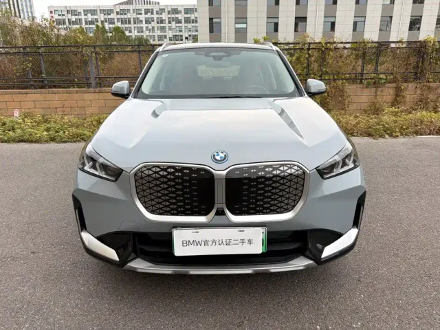 BMW iX1 — Фото автомобиля 4