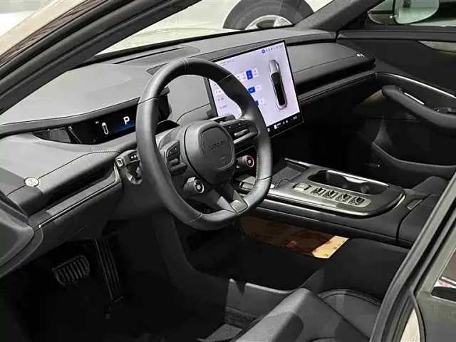 Xiaomi SU7 — Фото автомобиля 9