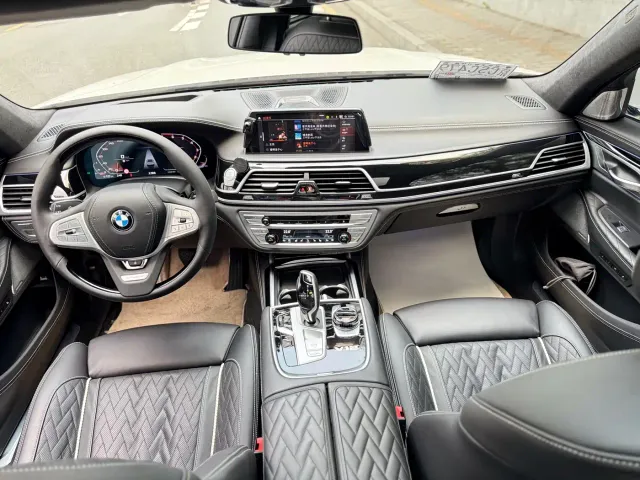 BMW 7 Series — Фото автомобиля 16