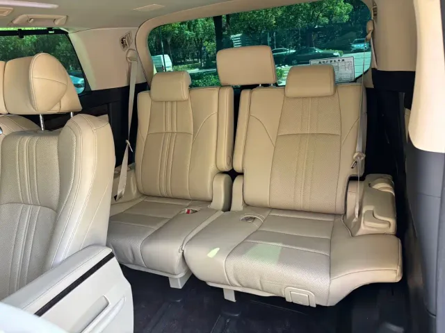 Toyota Vellfire — Фото автомобиля 10