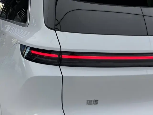 Li Auto L6 — Фото автомобиля 6
