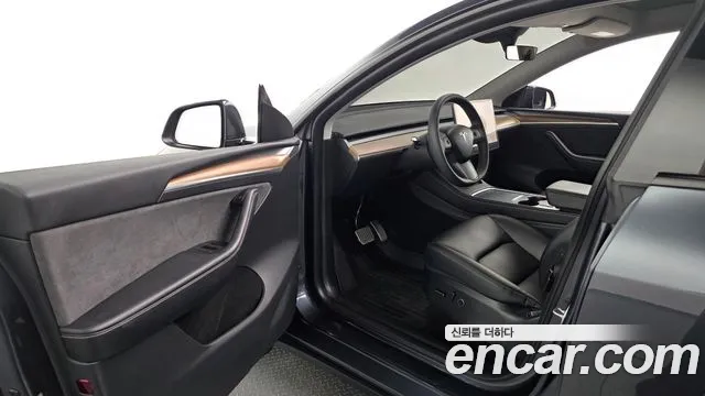 Tesla Model Y — Фото автомобиля 10