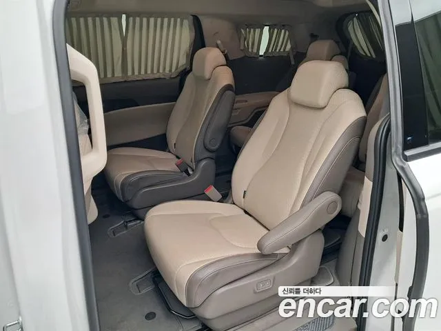 Kia Carnival Generation 4 — Фото автомобиля 12