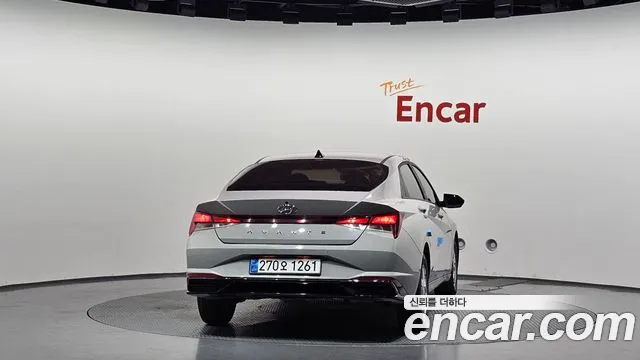 Hyundai Avante CN7 — Фото автомобиля 4
