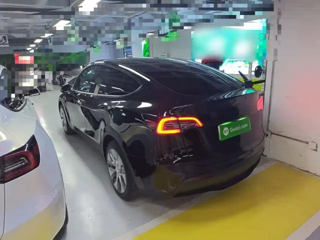 Tesla Model Y — Фото автомобиля 4