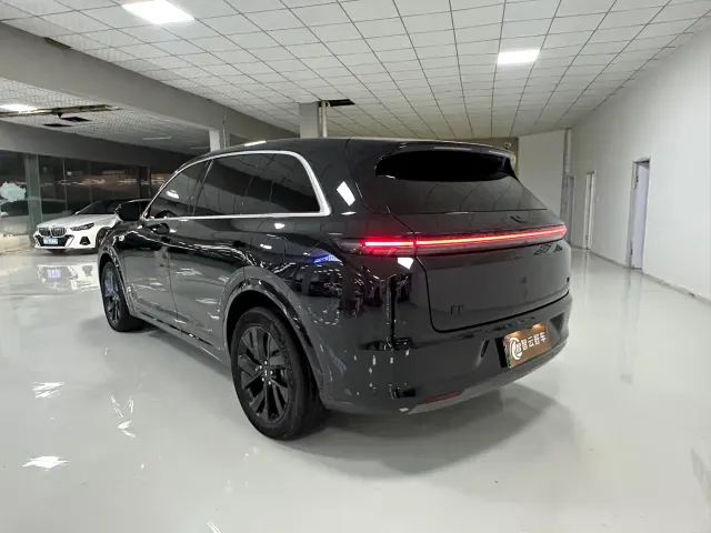 Li Auto L7 — Фото автомобиля 7