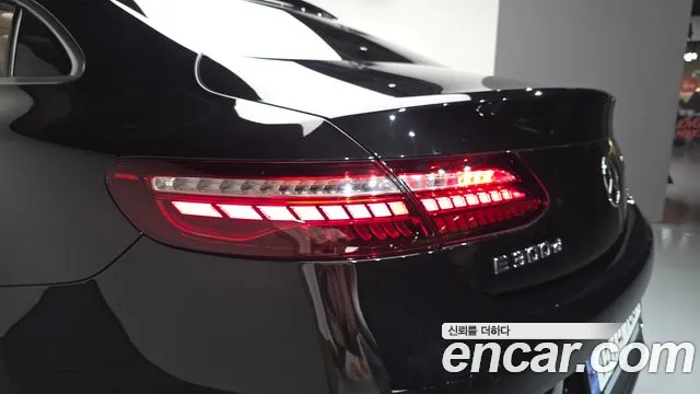 Mercedes-Benz E-Class — Фото автомобиля 21