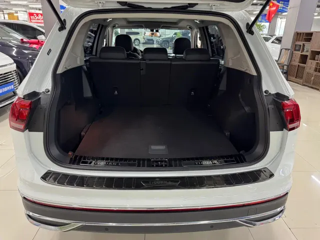 Volkswagen Tiguan L — Фото автомобиля 11