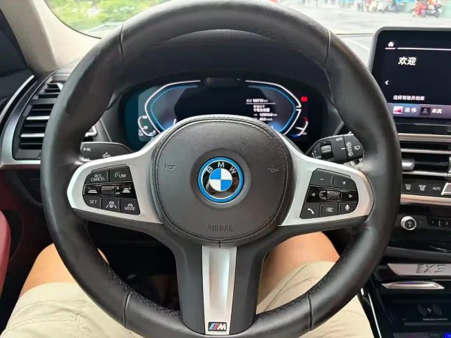 BMW iX3 — Фото автомобиля 13