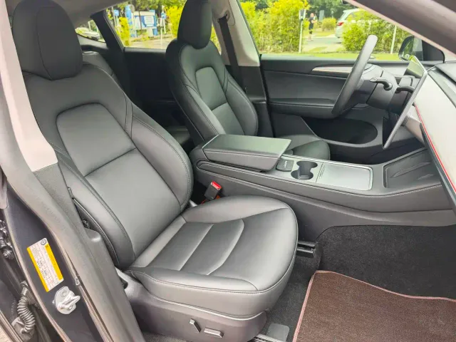 Tesla Model Y — Фото автомобиля 19