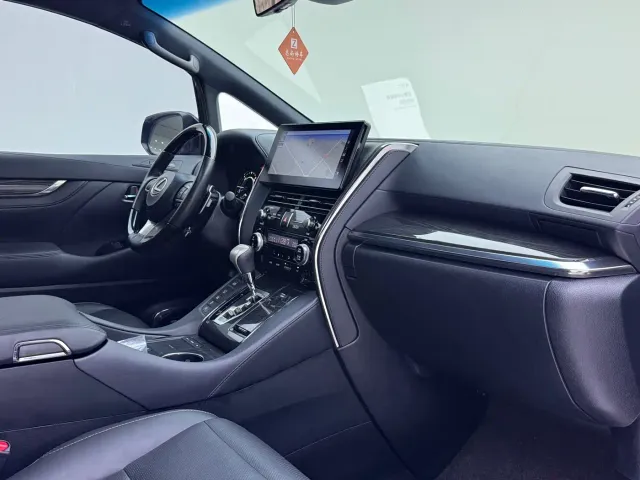 Lexus LM — Фото автомобиля 12
