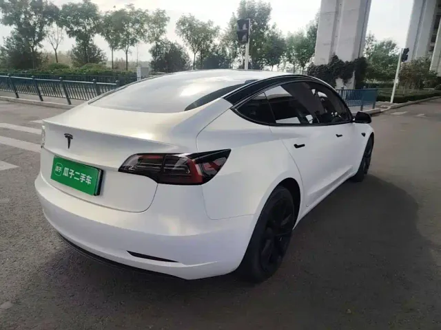 Tesla Model 3 — Фото автомобиля 6