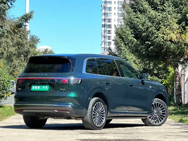 Aito M8 — Фото автомобиля 4