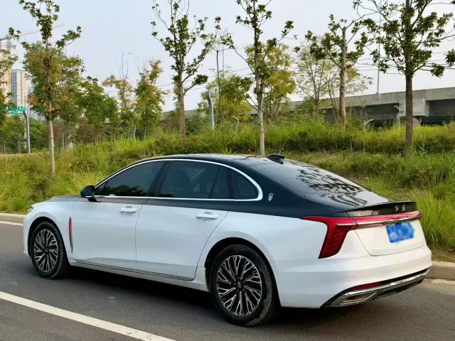 Hongqi H5 — Фото автомобиля 9