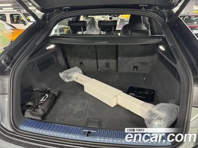 Audi Q8 50 TDI quattro Premium — Фото автомобиля 4