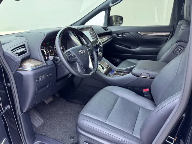 Toyota Alphard — Фото автомобиля 4