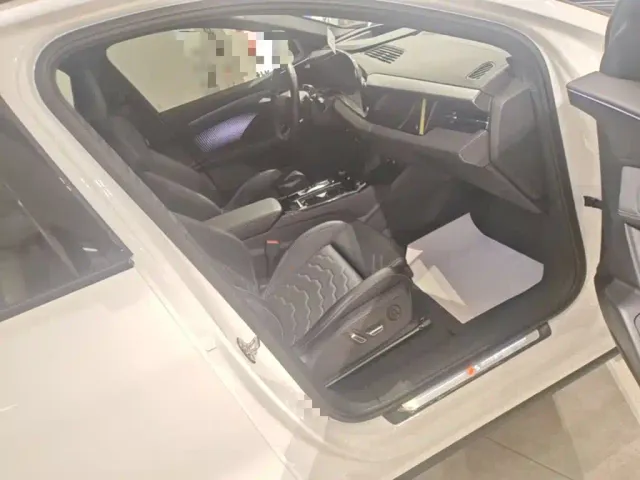 Audi Q6L e-tron — Фото автомобиля 8