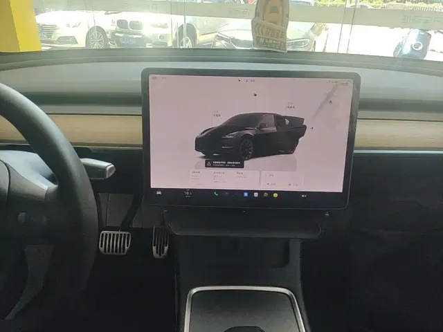 Tesla Model Y — Фото автомобиля 8